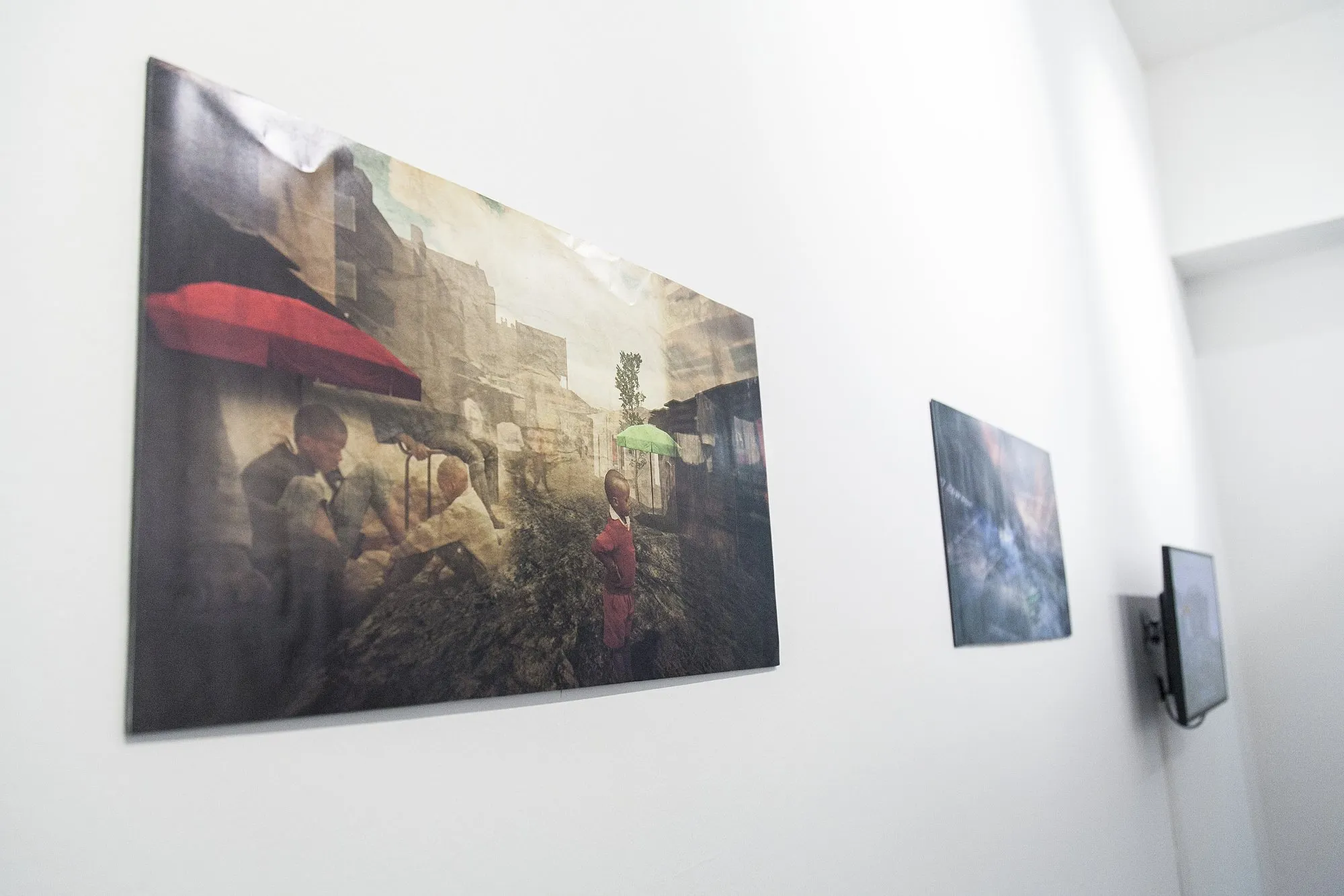 Ausstellung From Darkness Schwerpunkt Wissenschaft und Kunst