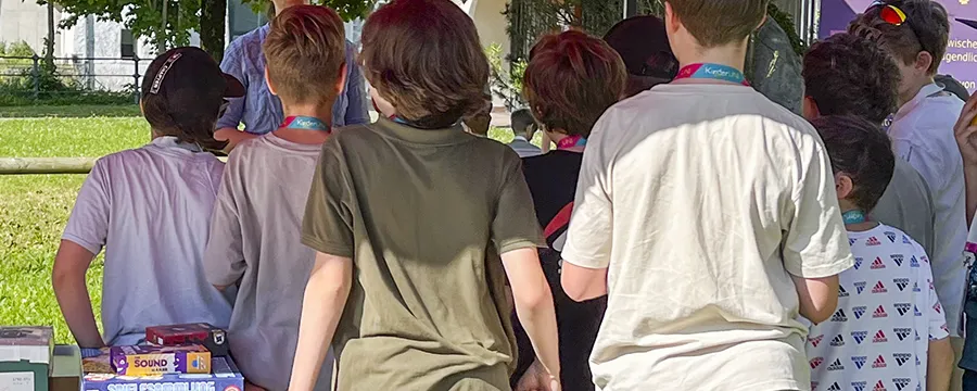 Paula Langthaler erklärt, wie Geräusche entstehen.